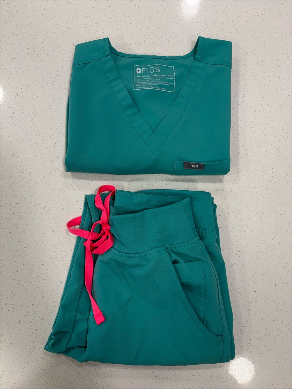 FIGS Surgical Green Scrub Set Catarina Top, Regular High-waisted Pants XXS